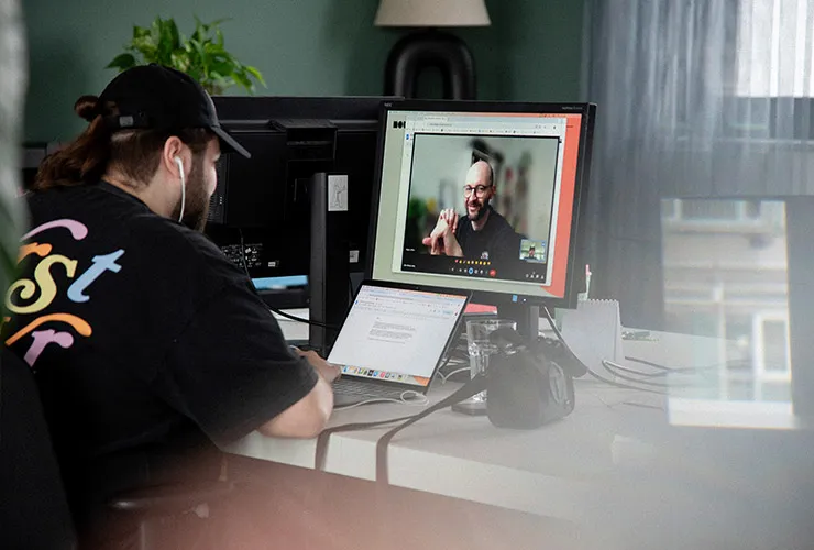 Reportage Aufnahmen von LOUP Werbeagentur Mitarbeitenden im Office in Stuttgart